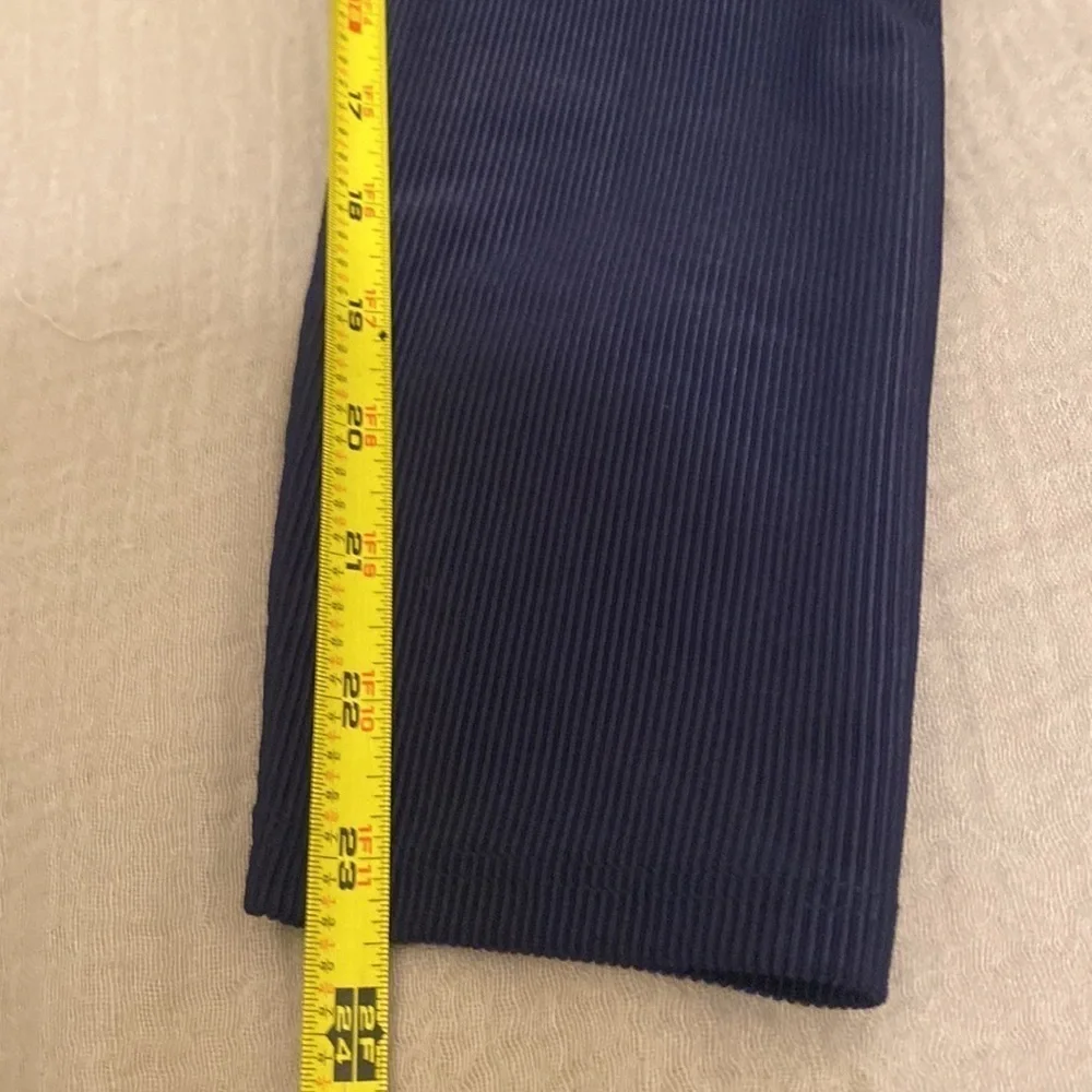 ONZIE Flow Revolve navy leggings . Size S. Very good condition